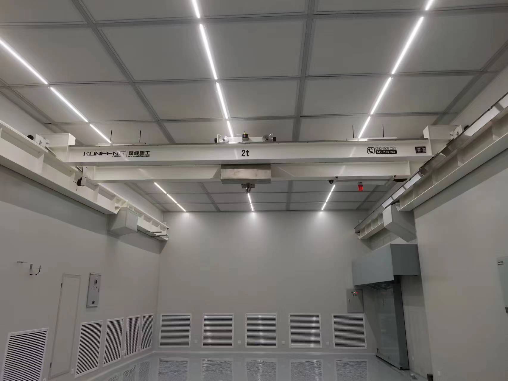 光伏材料制造厂洁净行吊的关键作用与技术挑战 光伏材料制造厂洁净行吊的关键作用与技术挑战